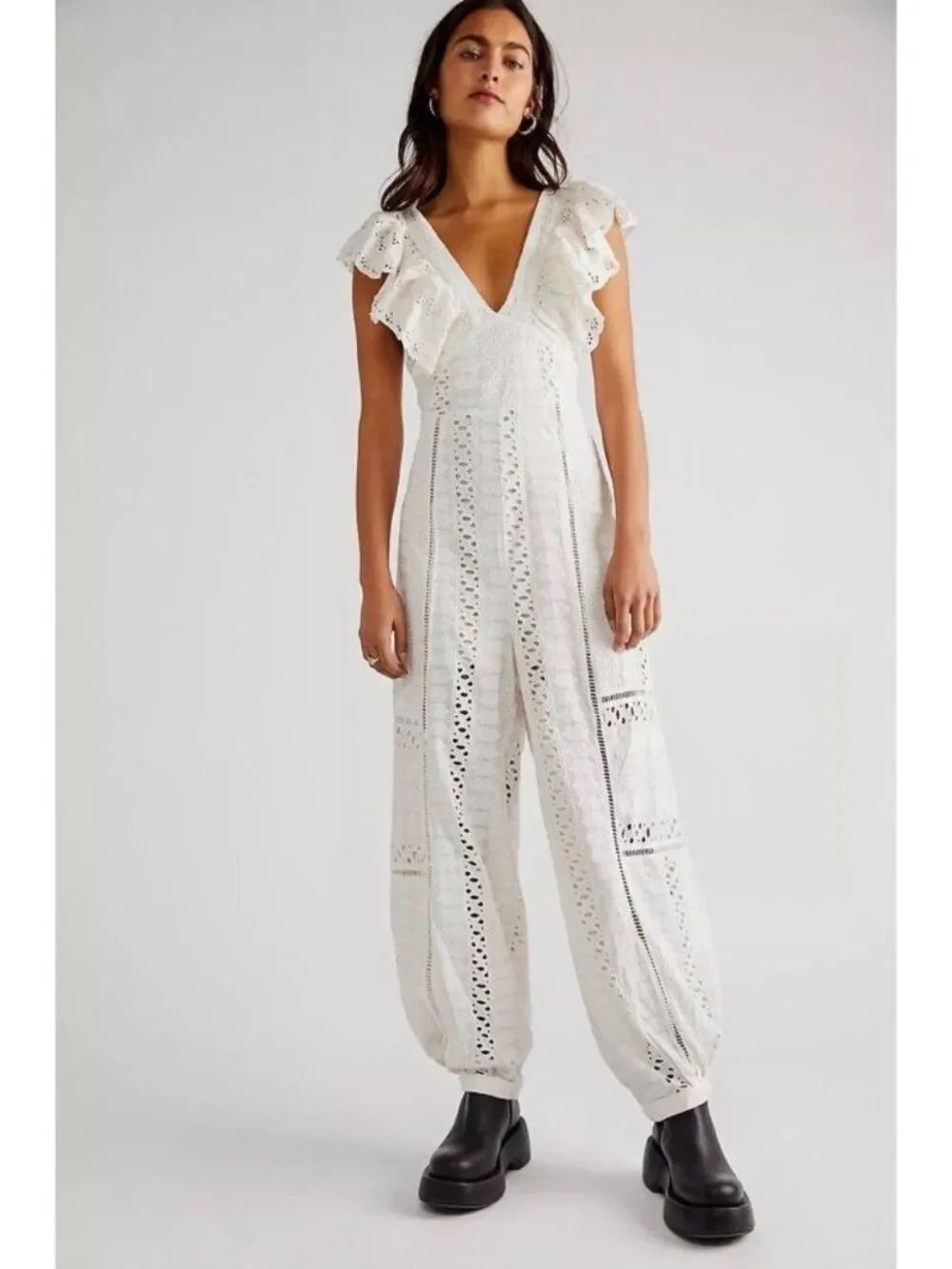 Free People Mikayla White Eyelet Lace Ruffle Jumpsuit Boho Chic Open Back SZ XS